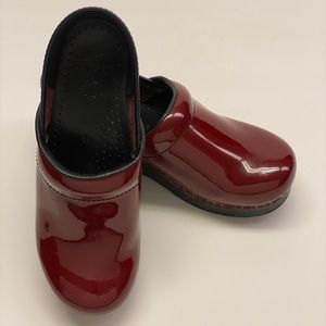 Dansko Professional Patent in Claret red